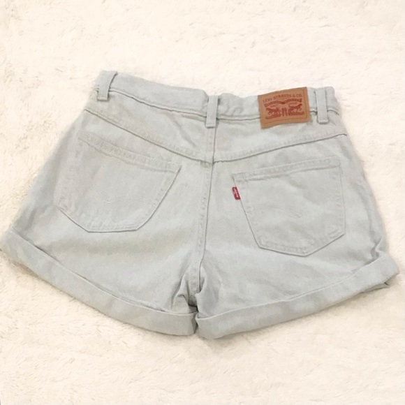 Levi's 26 (US 2/3) A-Line Mom Denim Shorts Light Wash Cuffed High Rise Women’s - Picture 6 of 13